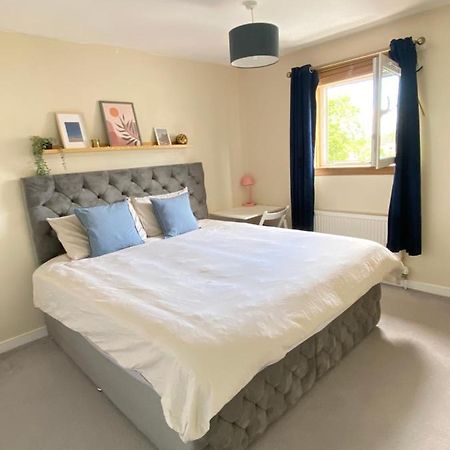 אדינבורו Cozy Bedroom In Shared Accommodation With Free Parking מראה חיצוני תמונה