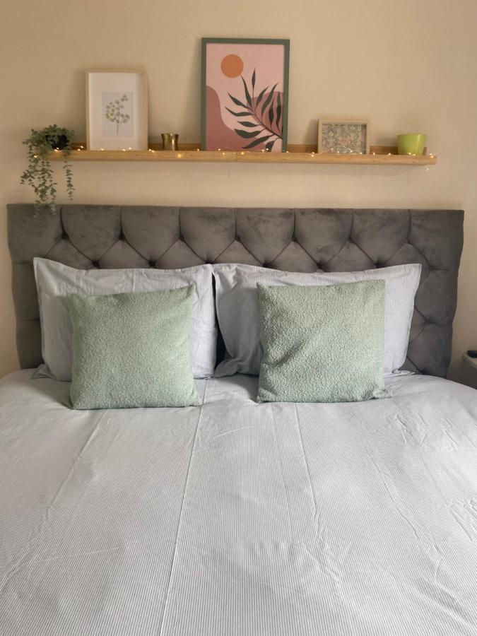 אדינבורו Cozy Bedroom In Shared Accommodation With Free Parking מראה חיצוני תמונה