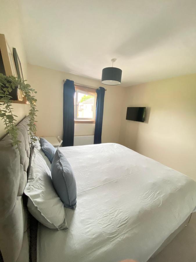 אדינבורו Cozy Bedroom In Shared Accommodation With Free Parking מראה חיצוני תמונה